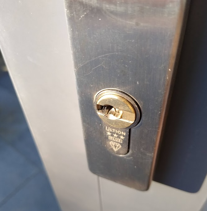 Anti-snap lock - Ultion