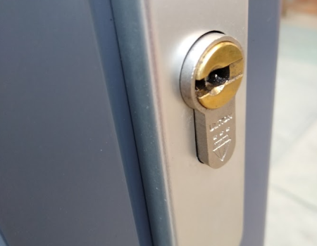 Anti-snap lock