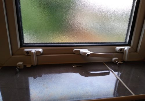 CraftLock – Sash stoppers on window Sash stoppers on window
