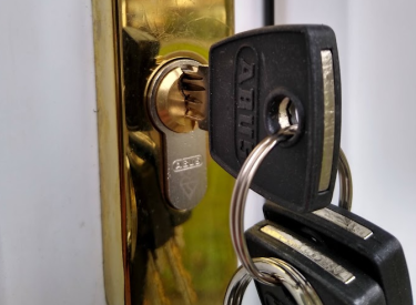 Locksmith anti-snap lock keys cut