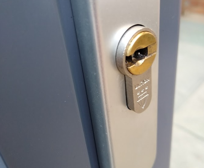Anti-snap lock