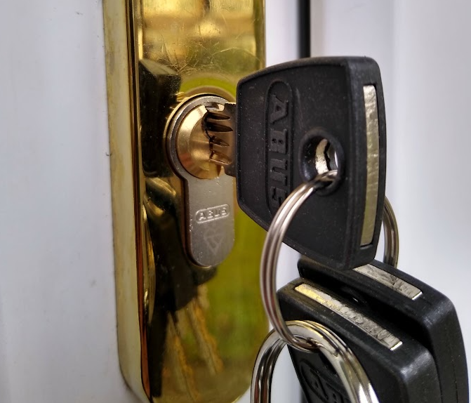 Locksmith anti-snap lock keys cut