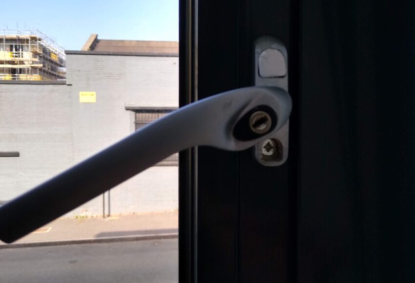 broken window handle